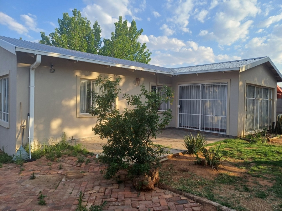2 Bedroom Property for Sale in Uitsig Free State